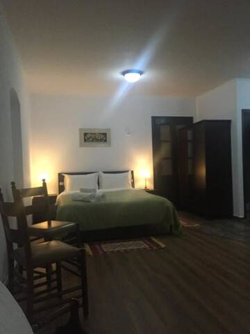 Фото номера Улучшенный трехместный номер Гостевой дом Pensiunea Central Sibiu г. Сибиу 4