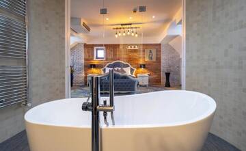 Фото номера Номер Делюкс с кроватью размера «king-size» Отель ART Hotel г. Сибиу 5