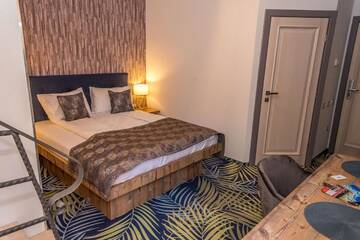 Фото номера Семейный номер с террасой Отель ART Hotel г. Сибиу 2