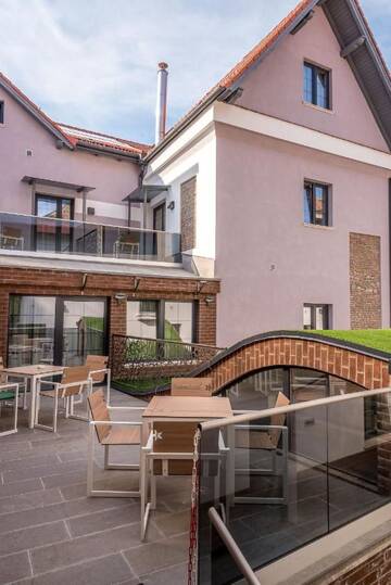 Фото номера Семейный номер с террасой Отель ART Hotel г. Сибиу 9