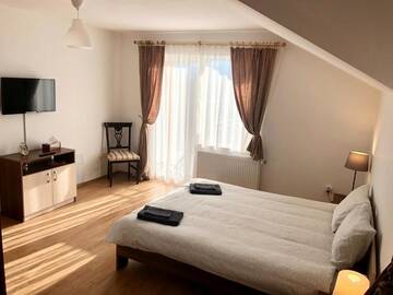 Фото номера Номер с кроватью размера «queen-size» и балконом Гостевой дом Casa Cosy Sibiu г. Сибиу 17