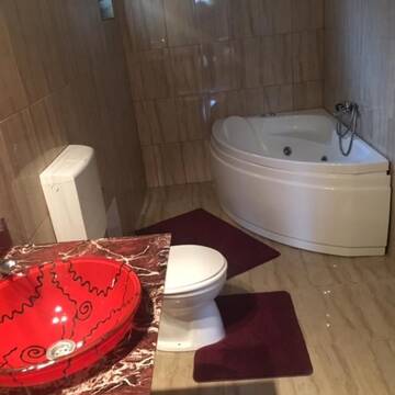 Фото номера Номер с кроватью размера &quot;queen-size&quot; и гидромассажной ванной Отели типа «постель и завтрак» Casa Aurelia г. Сибиу 40