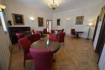 Фото номера Суперлюкс с кроватью размера &quot;king-size&quot; Отель Noblesse Boutique Resort г. Сибиу 7