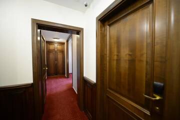 Фото номера Суперлюкс с кроватью размера &quot;king-size&quot; Отель Noblesse Boutique Resort г. Сибиу 8