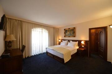 Фото номера Суперлюкс с кроватью размера &quot;king-size&quot; Отель Noblesse Boutique Resort г. Сибиу 9