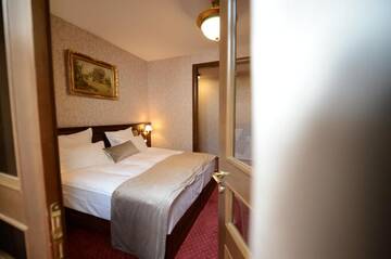 Фото номера Суперлюкс с кроватью размера &quot;king-size&quot; Отель Noblesse Boutique Resort г. Сибиу 29