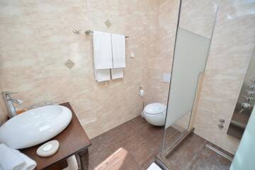 Фото номера Суперлюкс с кроватью размера &quot;king-size&quot; Отель Noblesse Boutique Resort г. Сибиу 5