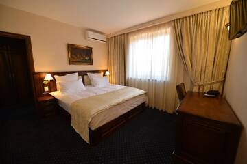 Фото номера Номер Делюкс с кроватью размера «king-size» Отель Noblesse Boutique Resort г. Сибиу 4