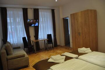 Фото номера Номер с кроватью размера «king-size» Гостевой дом 4Rooms Central Sibiu г. Сибиу 6