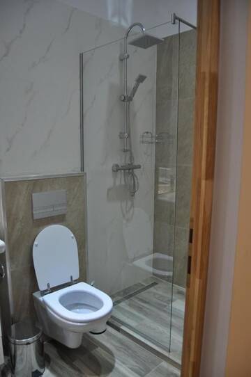 Фото номера Номер с кроватью размера «king-size» Гостевой дом 4Rooms Central Sibiu г. Сибиу 9
