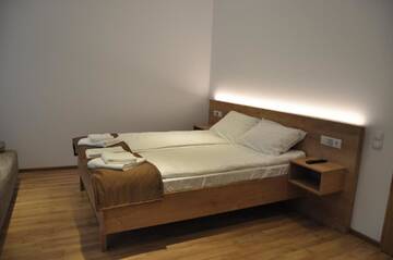 Фото номера Номер с кроватью размера «king-size» Гостевой дом 4Rooms Central Sibiu г. Сибиу 13