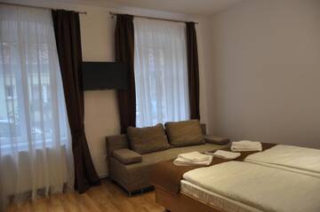 Фото номера Номер с кроватью размера «king-size» Гостевой дом 4Rooms Central Sibiu г. Сибиу 11