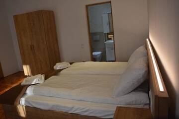 Фото номера Номер с кроватью размера «king-size» Гостевой дом 4Rooms Central Sibiu г. Сибиу 18