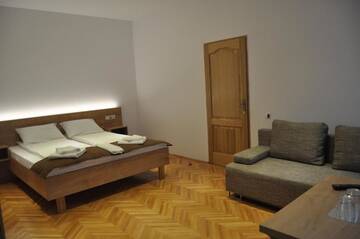 Фото номера Номер с кроватью размера «king-size» Гостевой дом 4Rooms Central Sibiu г. Сибиу 25