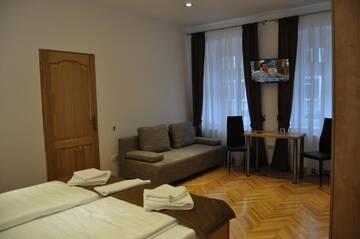 Фото номера Номер с кроватью размера «king-size» Гостевой дом 4Rooms Central Sibiu г. Сибиу 24
