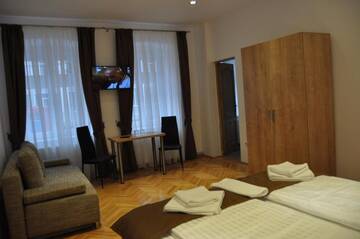 Фото номера Номер с кроватью размера «king-size» Гостевой дом 4Rooms Central Sibiu г. Сибиу 27