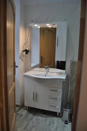 Фото номера Номер с кроватью размера «king-size» Гостевой дом 4Rooms Central Sibiu г. Сибиу 8