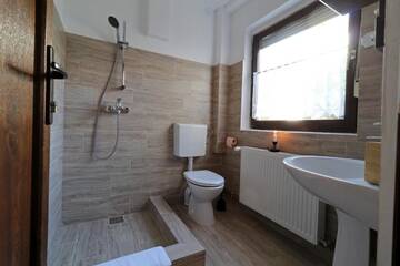 Фото номера Четырехместный номер Отели типа «постель и завтрак» Casa 193 г. Сибиу 11