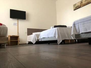 Фото номера Четырехместный номер с собственной ванной комнатой Гостевой дом Villa Progresului г. Сибиу 3