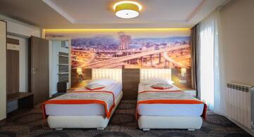 Фото номера Апартаменты с балконом Апарт-отели Plaza35 г. Сибиу 2