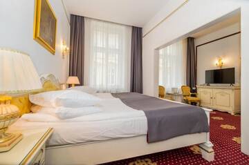 Фото номера Полулюкс Делюкс Отель Hotel Imparatul Romanilor г. Сибиу 2