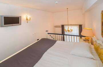 Фото номера Номер с кроватью размера «queen-size» Отель Hotel Imparatul Romanilor г. Сибиу 3