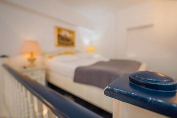 Фото номера Номер с кроватью размера «queen-size» Отель Hotel Imparatul Romanilor г. Сибиу 4