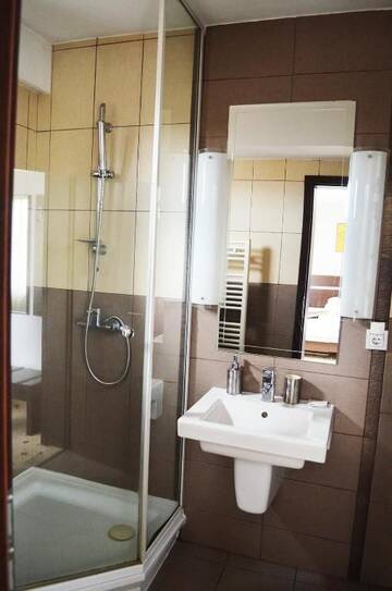 Фото номера Стандартный двухместный номер с 1 кроватью Отель Hotel Premier г. Сибиу 7