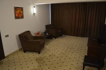 Фото номера Люкс с 1 спальней Отель Hotel Premier г. Сибиу 2