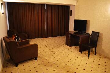 Фото номера Люкс с 1 спальней Отель Hotel Premier г. Сибиу 10