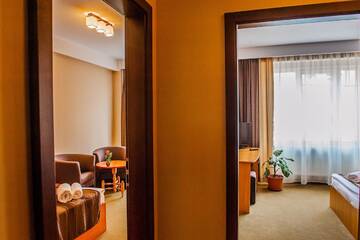 Фото номера Люкс с 2 спальнями Отель Hotel Class Hermannstadt г. Сибиу 3