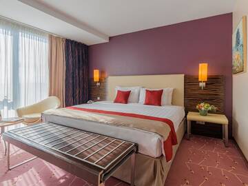 Фото номера Полулюкс с кроватью размера &quot;king-size&quot; - Для некурящих Отель Ramada Sibiu Hotel г. Сибиу 2