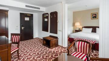 Фото номера Полулюкс с кроватью размера &quot;king-size&quot; Курортные отели Hilton Sibiu г. Сибиу 3