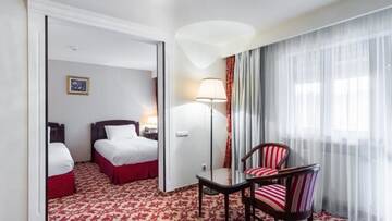 Фото номера Полулюкс с 2 односпальными кроватями Курортные отели Hilton Sibiu г. Сибиу 4