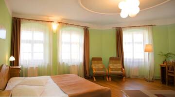 Фото номера Улучшенный двухместный номер с 1 кроватью Отель Hotel Casa Luxemburg г. Сибиу 6