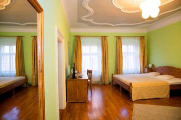 Фото номера Улучшенный двухместный номер с 1 кроватью Отель Hotel Casa Luxemburg г. Сибиу 13