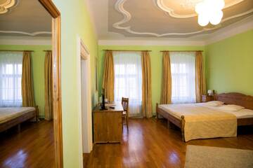 Фото номера Улучшенный двухместный номер с 1 кроватью Отель Hotel Casa Luxemburg г. Сибиу 5