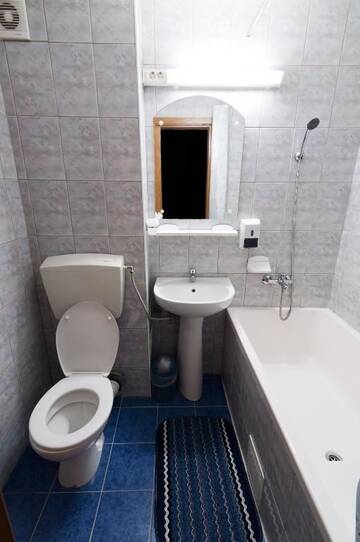 Фото номера Двухместный номер с 2 отдельными кроватями Отель Hotel Gallant г. Сибиу 11