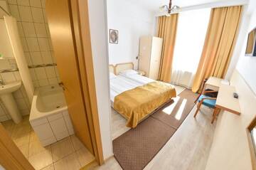 Фото номера Двухместный номер с 2 отдельными кроватями Отель Hotel Gallant г. Сибиу 17