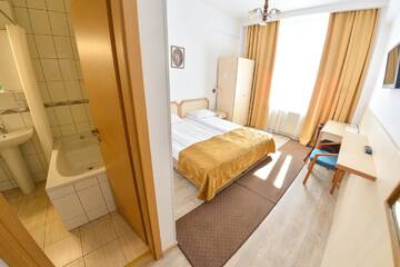 Фото номера Двухместный номер с 2 отдельными кроватями Отель Hotel Gallant г. Сибиу 5