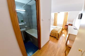 Фото номера Двухместный номер с 2 отдельными кроватями Отель Hotel Gallant г. Сибиу 9
