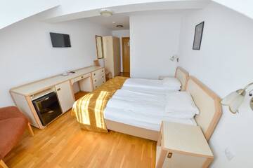 Фото номера Двухместный номер с 2 отдельными кроватями Отель Hotel Gallant г. Сибиу 10