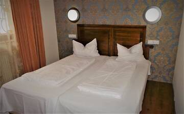 Фото номера Двухместный номер с 2 отдельными кроватями Отель Hotel Sonne г. Сибиу 45