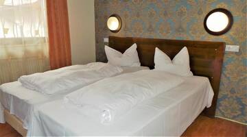 Фото номера Двухместный номер с 2 отдельными кроватями Отель Hotel Sonne г. Сибиу 51