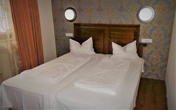 Фото номера Двухместный номер с 2 отдельными кроватями Отель Hotel Sonne г. Сибиу 18