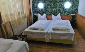 Фото номера Трехместный номер Отель Hotel Sonne г. Сибиу 5