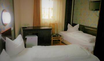 Фото номера Трехместный номер Отель Hotel Sonne г. Сибиу 9