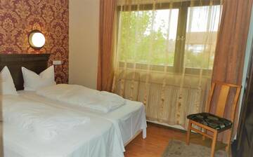 Фото номера Двухместный номер с 2 отдельными кроватями Отель Hotel Sonne г. Сибиу 57