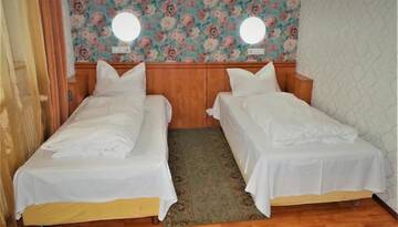 Фото номера Двухместный номер с 2 отдельными кроватями Отель Hotel Sonne г. Сибиу 39