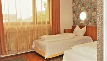 Фото номера Двухместный номер с 2 отдельными кроватями Отель Hotel Sonne г. Сибиу 40